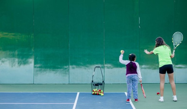 Cómo iniciar una academia de tenis