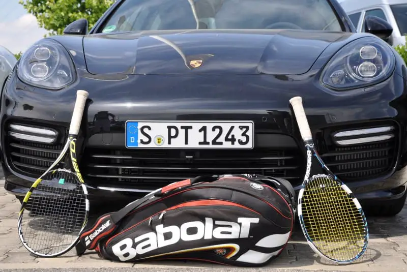 ¿Es malo dejar una raqueta de tenis en el coche?