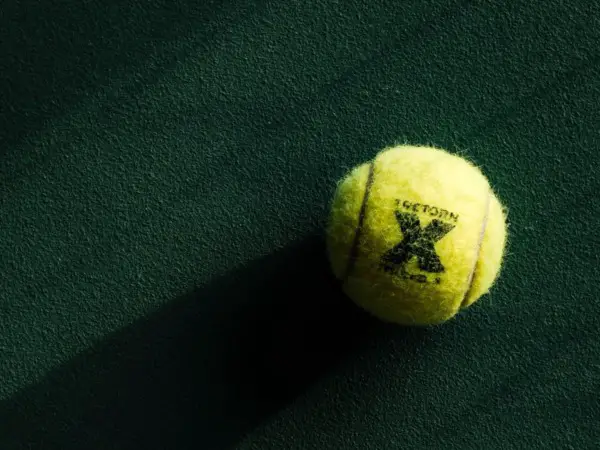 ¿Qué son las pelotas de tenis sin presión?  (y tomar la decisión correcta)