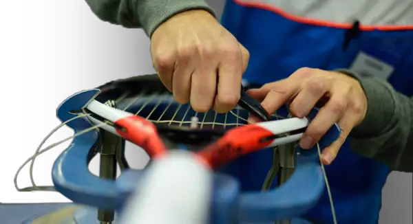 ¿Qué sucede cuando las cuerdas de tenis pierden tensión?